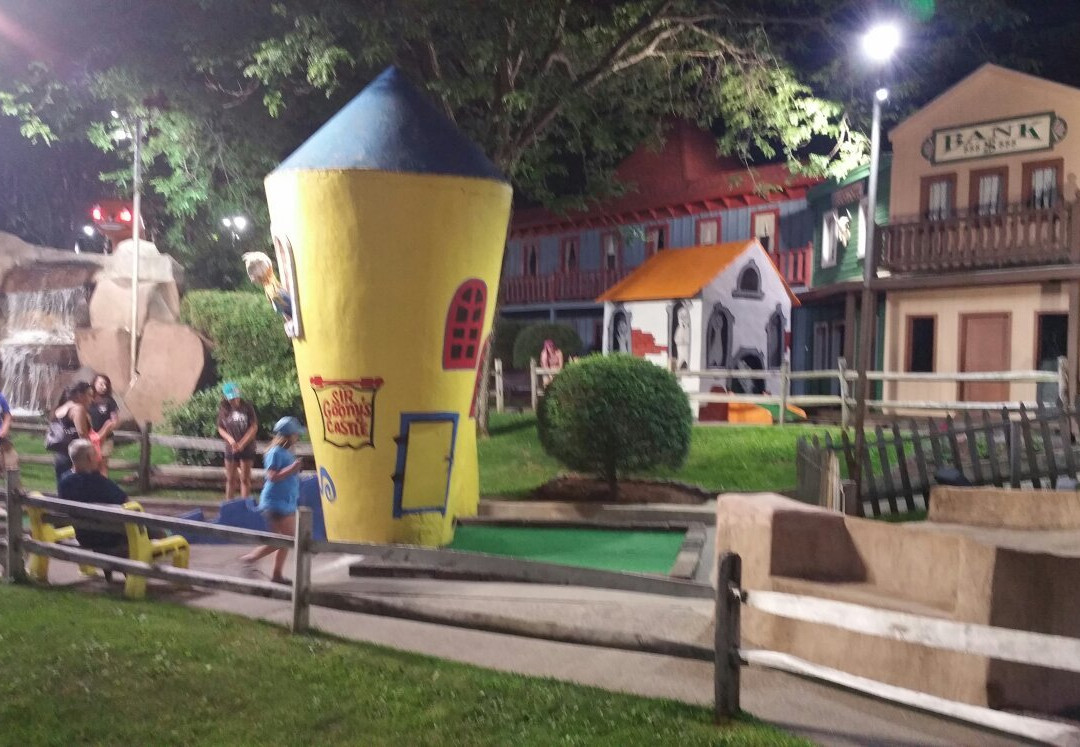 Gooney Golf-乔治湖必去景点