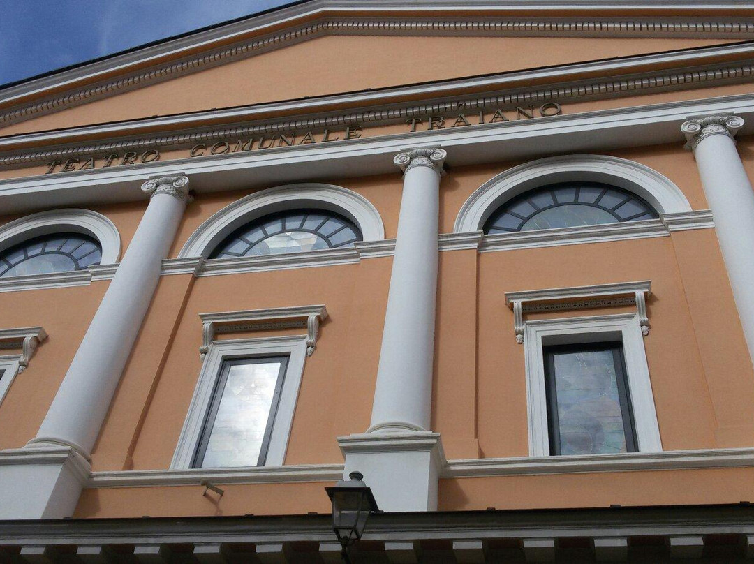 Teatro Comunale Traiano-奇维塔韦基亚必去景点