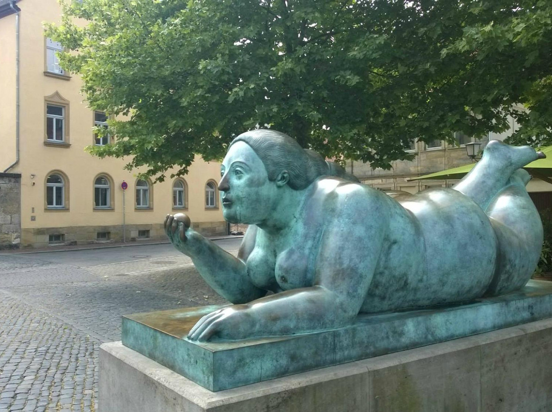 Liegende mit Frucht - Skulptur von Botero景点图片