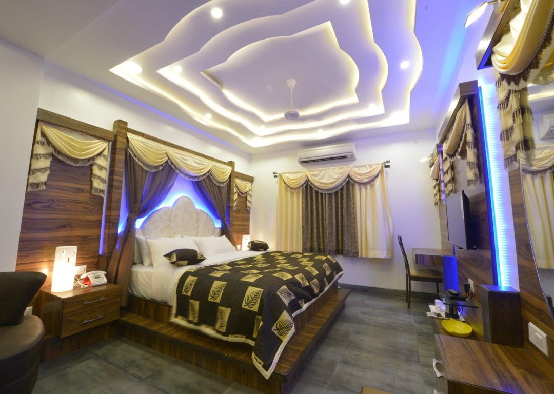 Hotel J P International