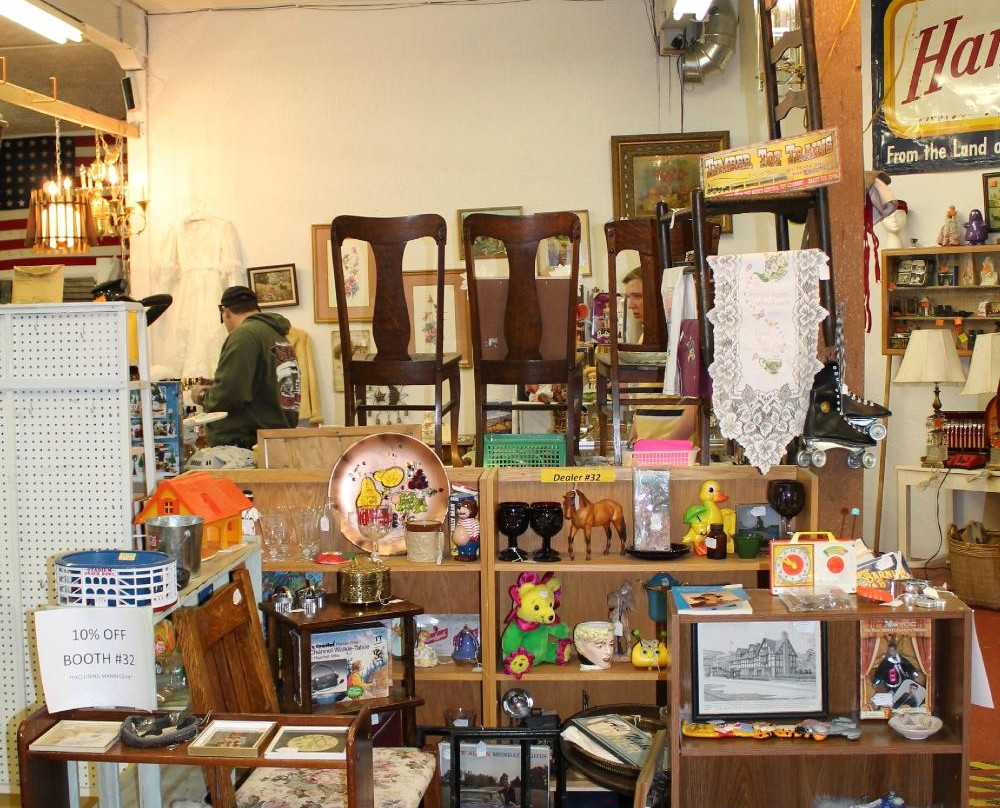 A Moment In Time Antiques & Collectables-Roy必去景点