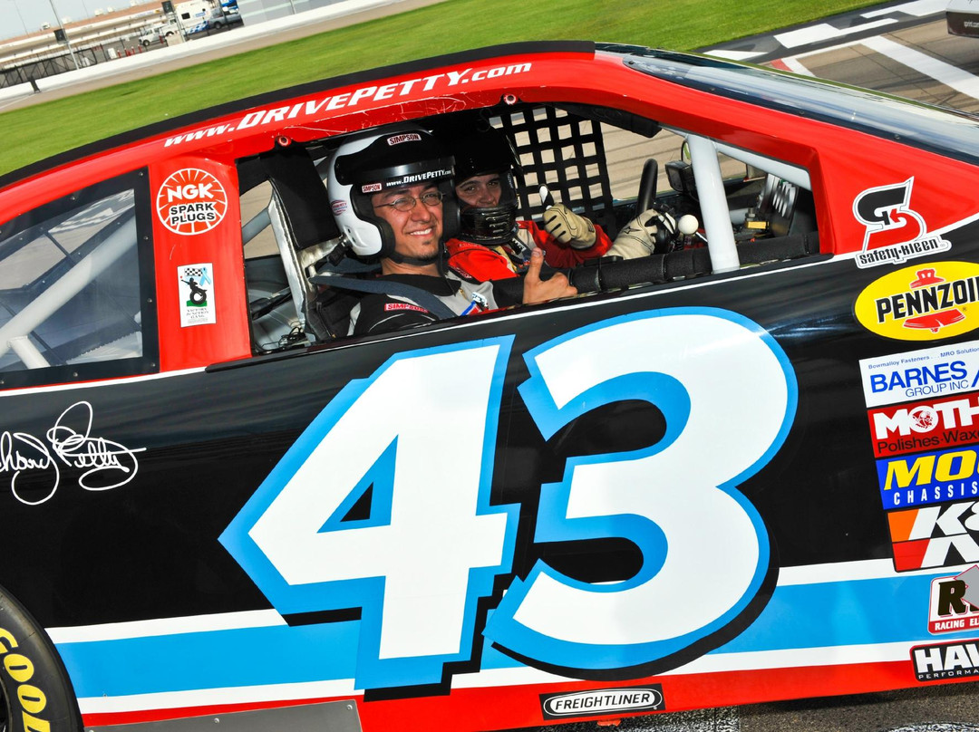 Richard Petty Driving Experience-堪萨斯城必去景点