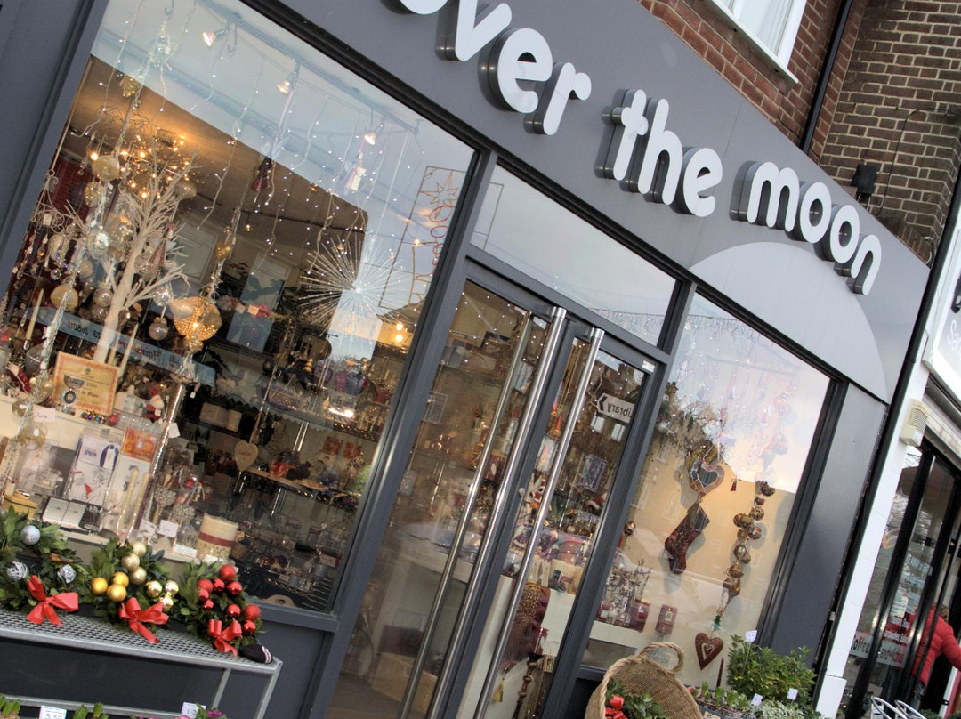 Hunton Bridge旅游景点-Over the Moon