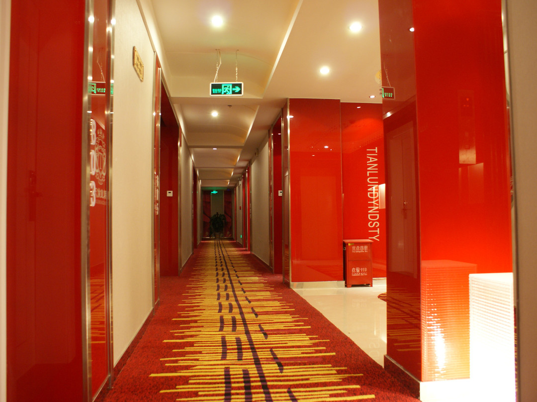 天伦皇朝时尚酒店主图