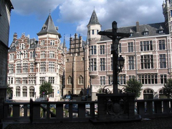 Vrijdagmarkt-安特卫普必去景点