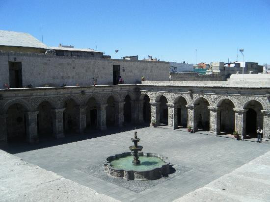 Iglesia de la Compania de Jesus-阿雷基帕必去景点