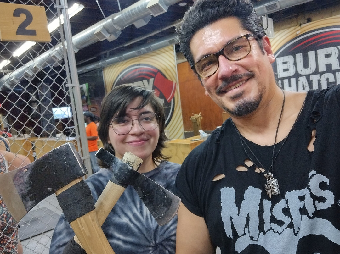 Bury The Hatchet Bloomfield - Axe Throwing-布卢姆菲尔德必去景点