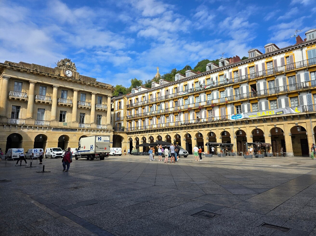 Konstituzio Plaza景点图片