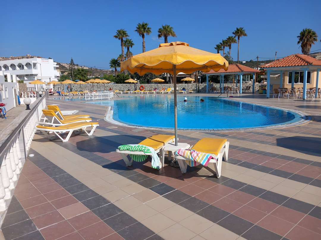 Kamari Bay Hotel主图