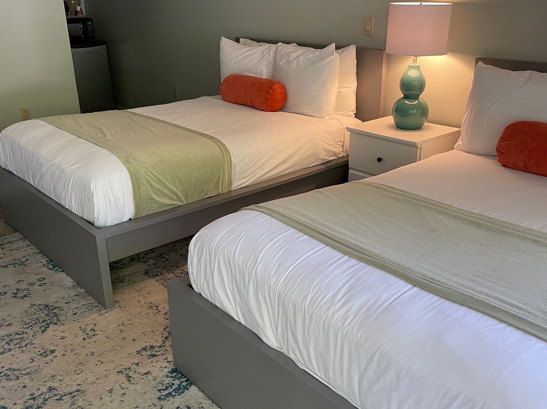 Lighthouse Inn & Suites主图