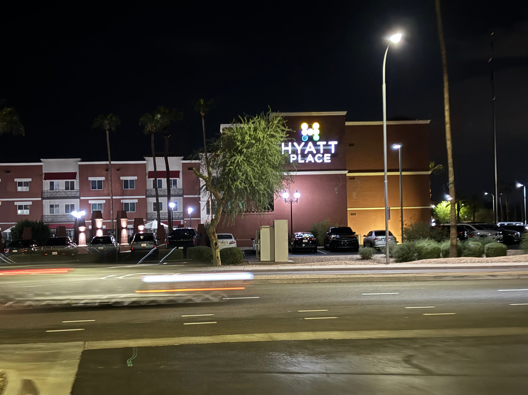 谦德勒时尚中心风车套房酒店主图