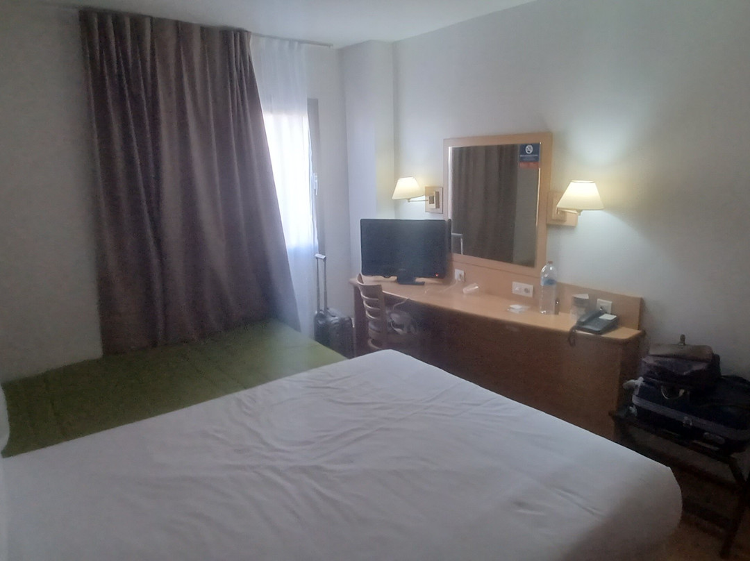 马德里钟楼阿尔卡拉德埃纳雷斯酒店主图