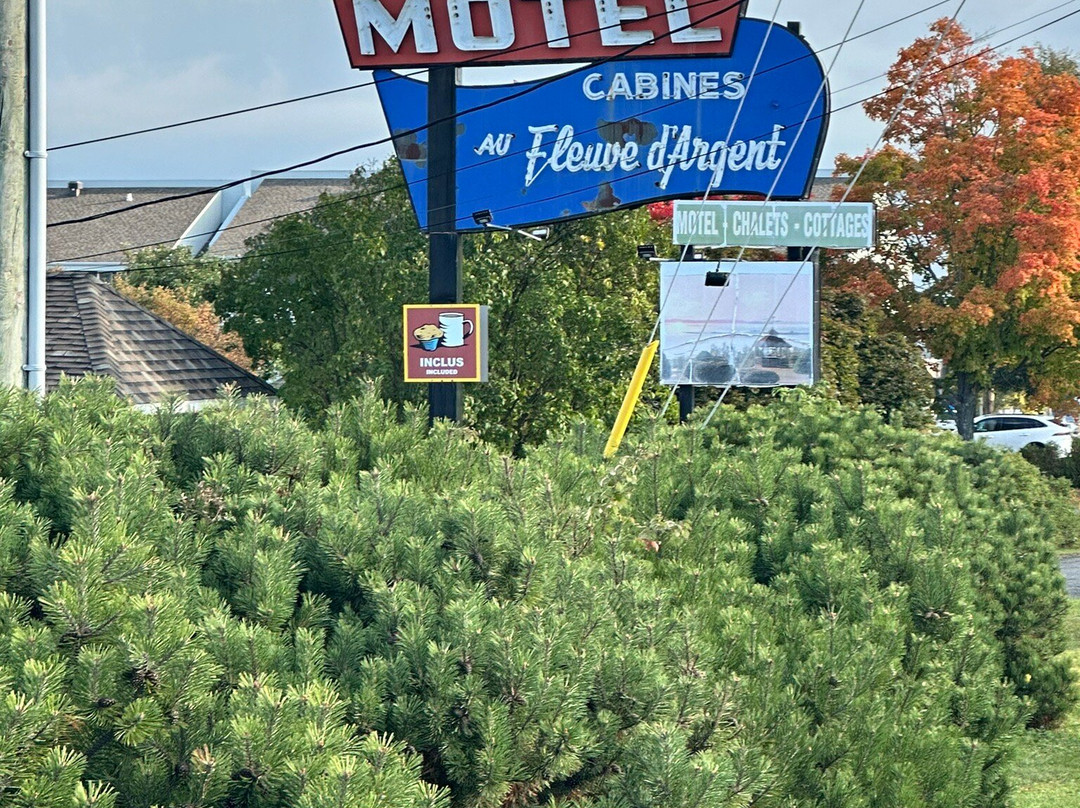 Motel Au Fleuve D'Argent Et Chalets主图