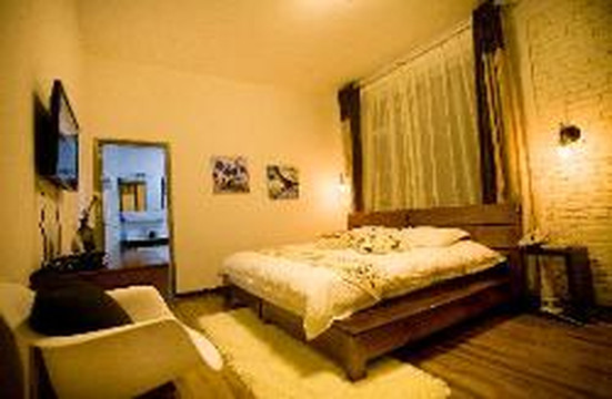 大理洱海门1号智能民宿主图