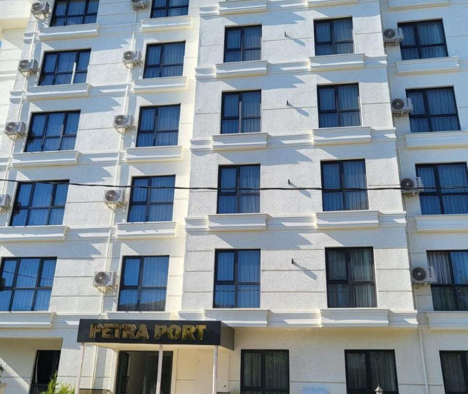 Petra Port Hotel