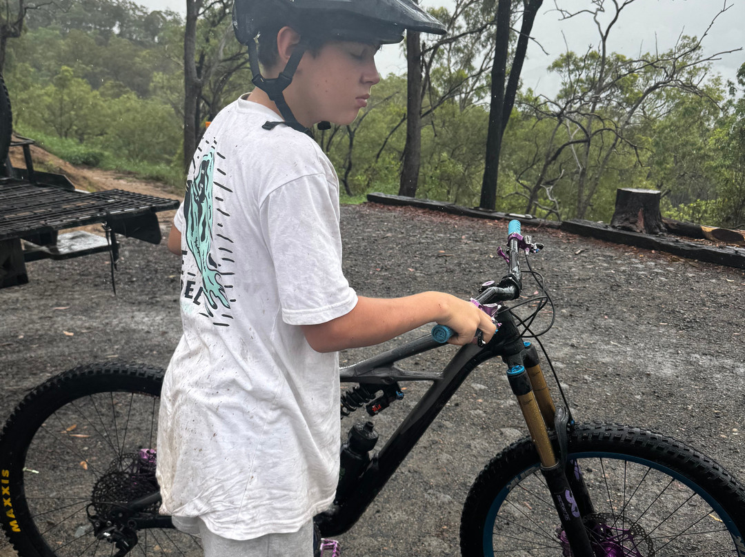 Off Camber MTB Shuttles-Finch Hatton必去景点