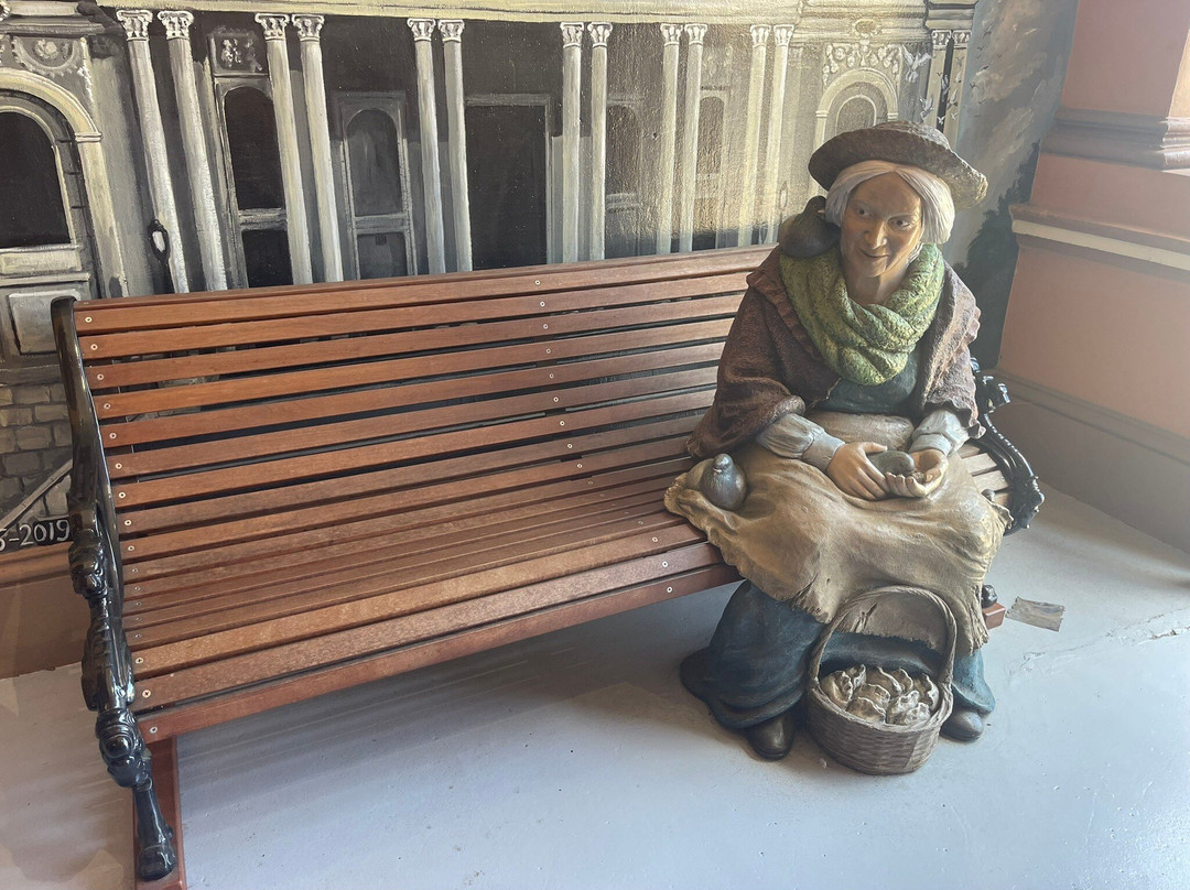 蓝色阴影舒适酒店主图