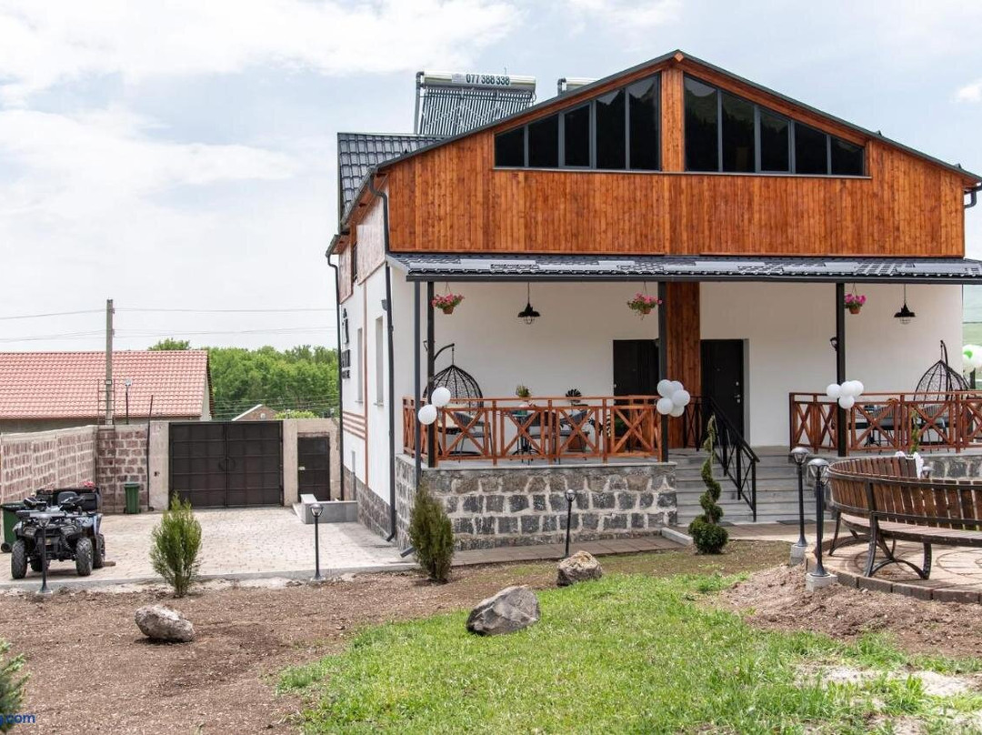 Aparan Guest House
