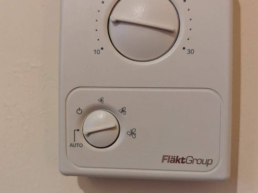 策尔湖畔大酒店主图