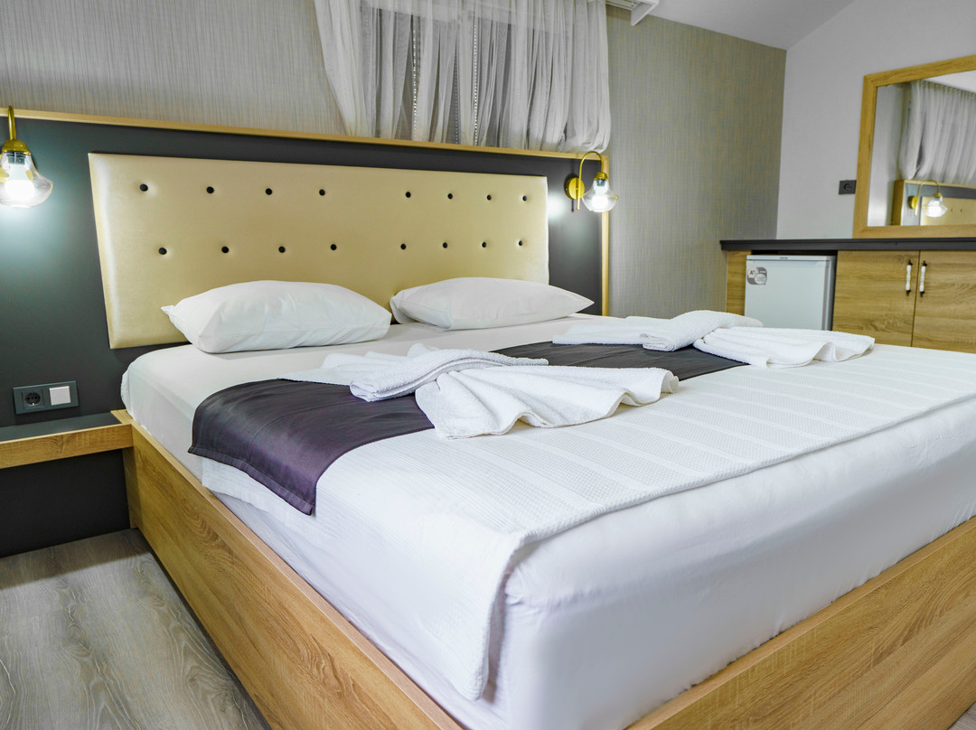 The Queens Suite Hotel