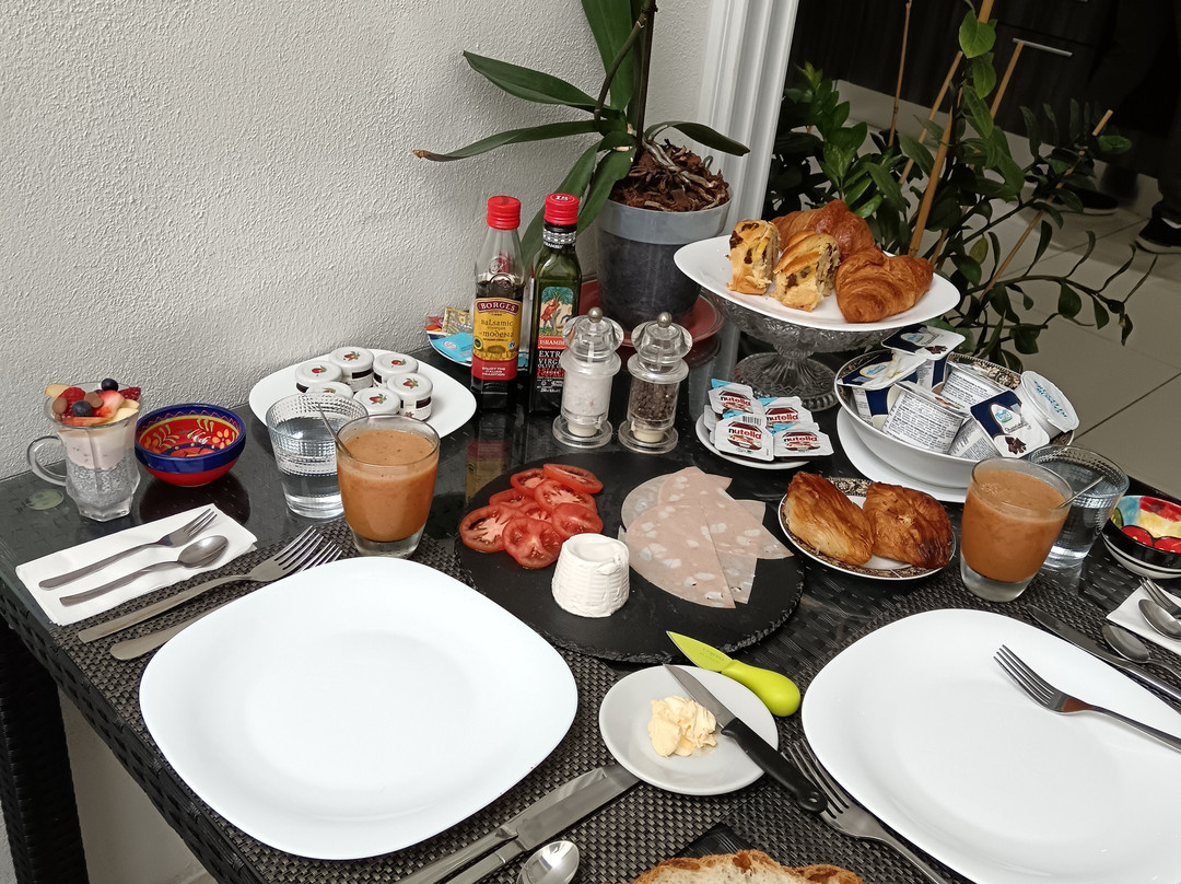 Escape to St Julians主图