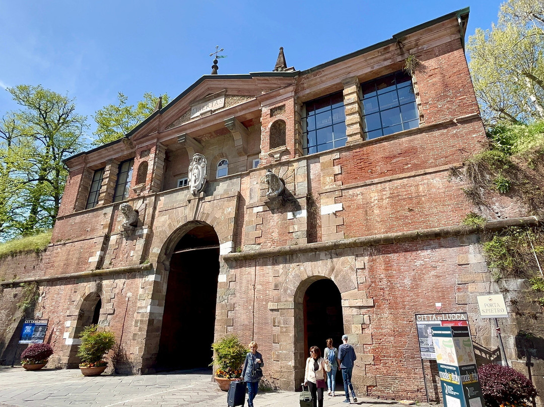 Porta San Pietro-卢卡必去景点