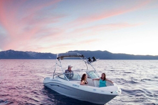 Exclusive Tahoe Boat Rentals-因克莱恩村必去景点
