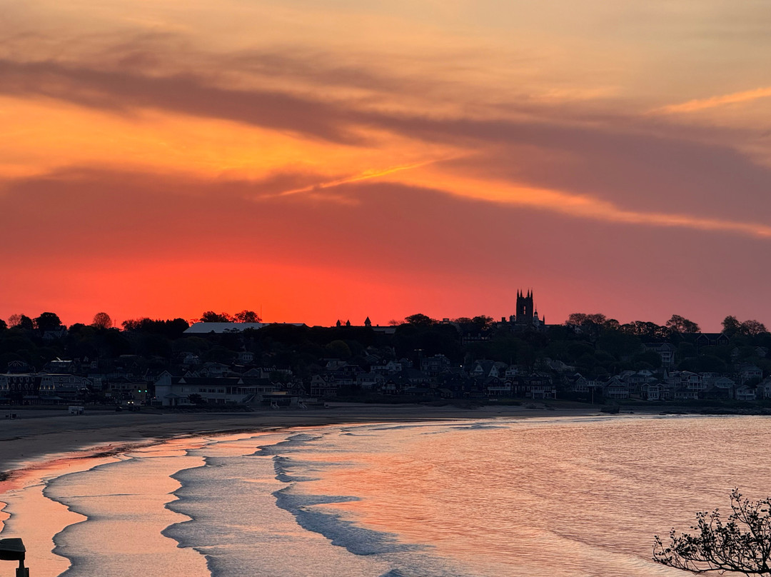 尚勒崖城酒店主图