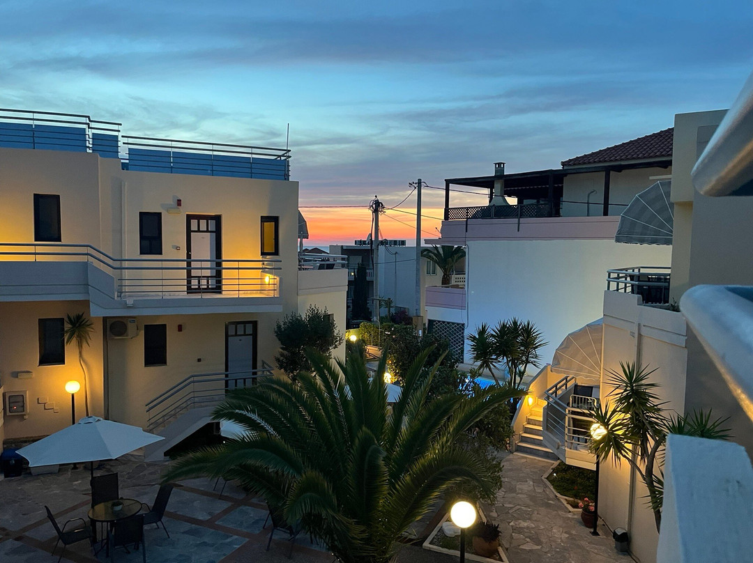 Calypso Apartments主图