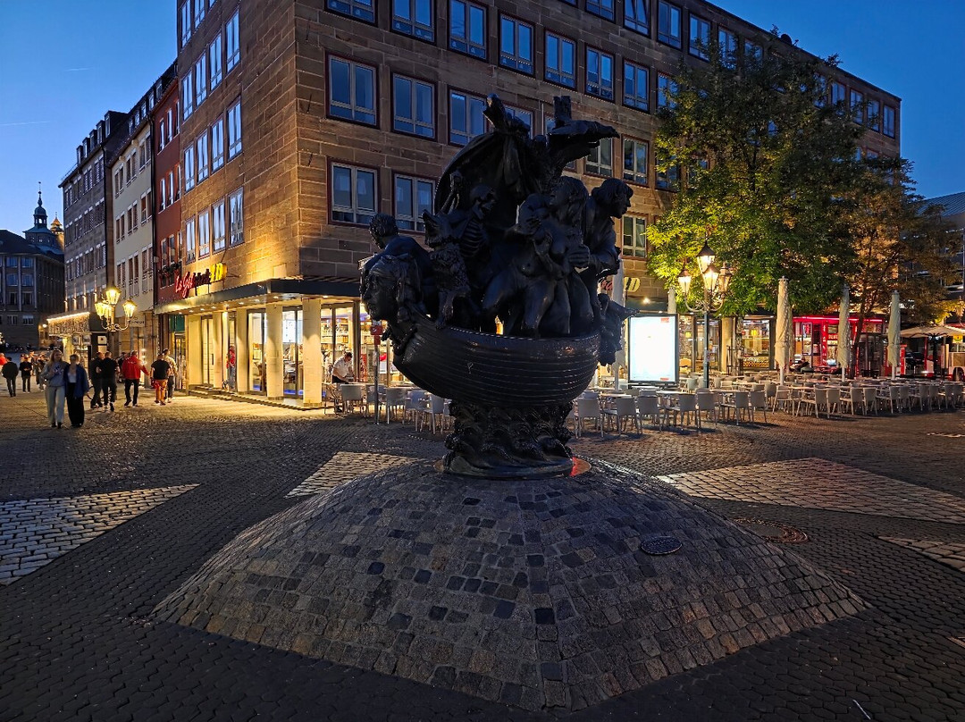 Narrenschiffbrunnen-纽伦堡必去景点