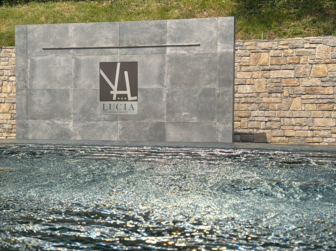 Village Hotel Lucia主图