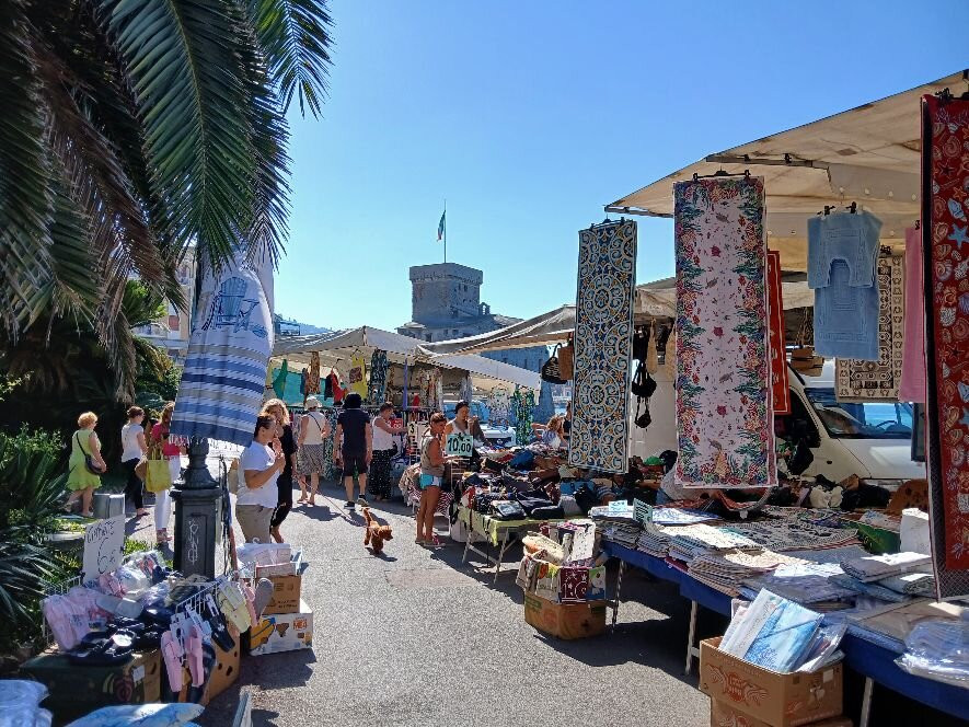 Mercato del giovedì-拉帕洛必去景点