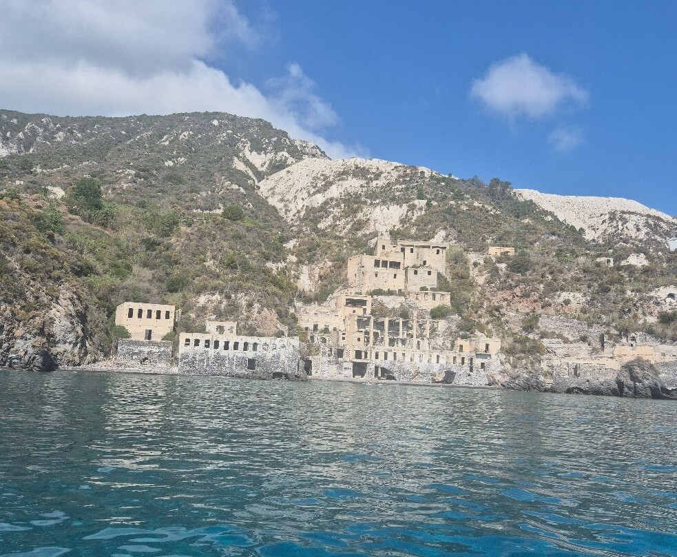 EX Cave Pomice-利帕里必去景点