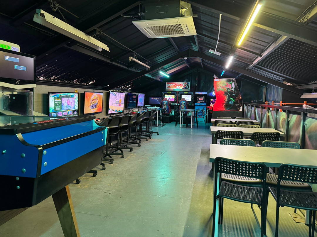 Insanity Gaming Arcade-普尔必去景点