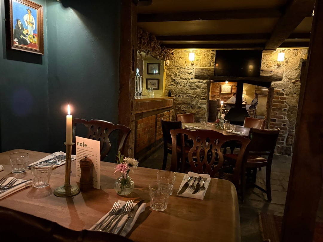 The Queen's Head主图