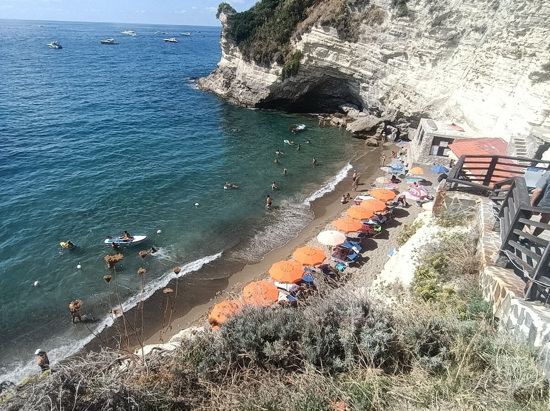 Spiaggia di Cava Grado-Sant'Angelo必去景点