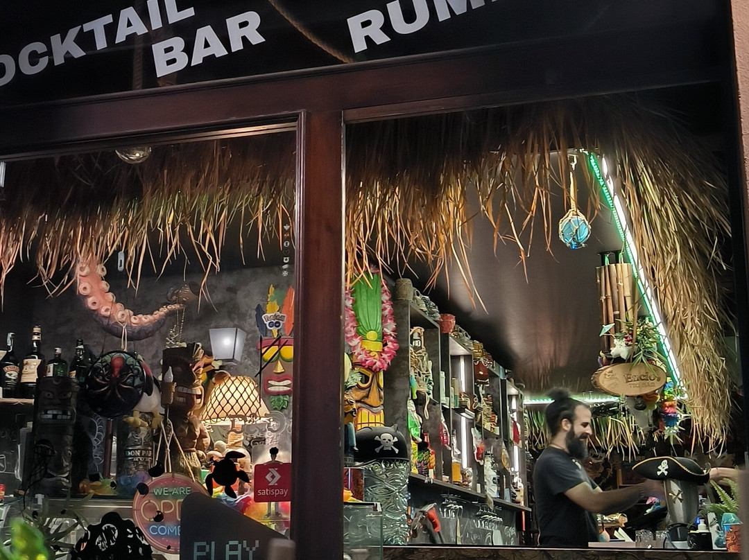 Encio's Tiki Bar
