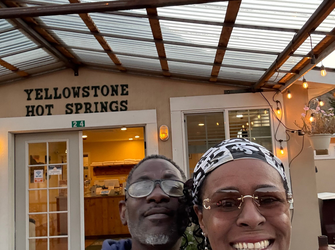 Yellowstone Hot Springs-加德纳必去景点