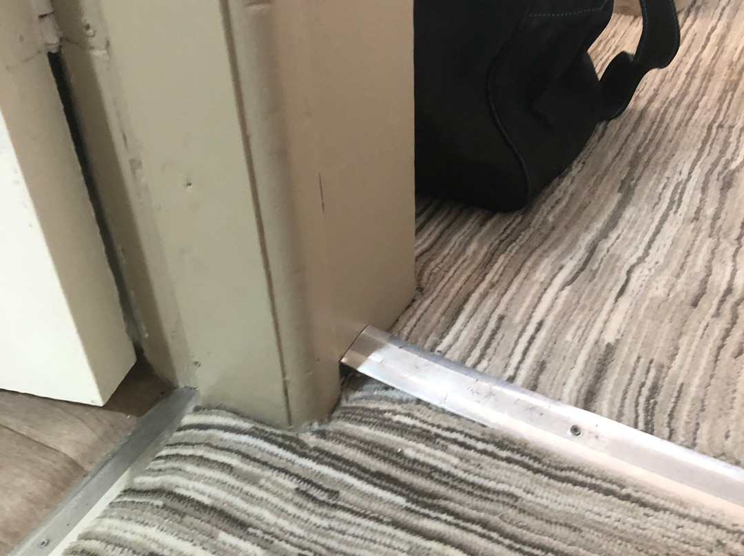 The Commodore Inn主图