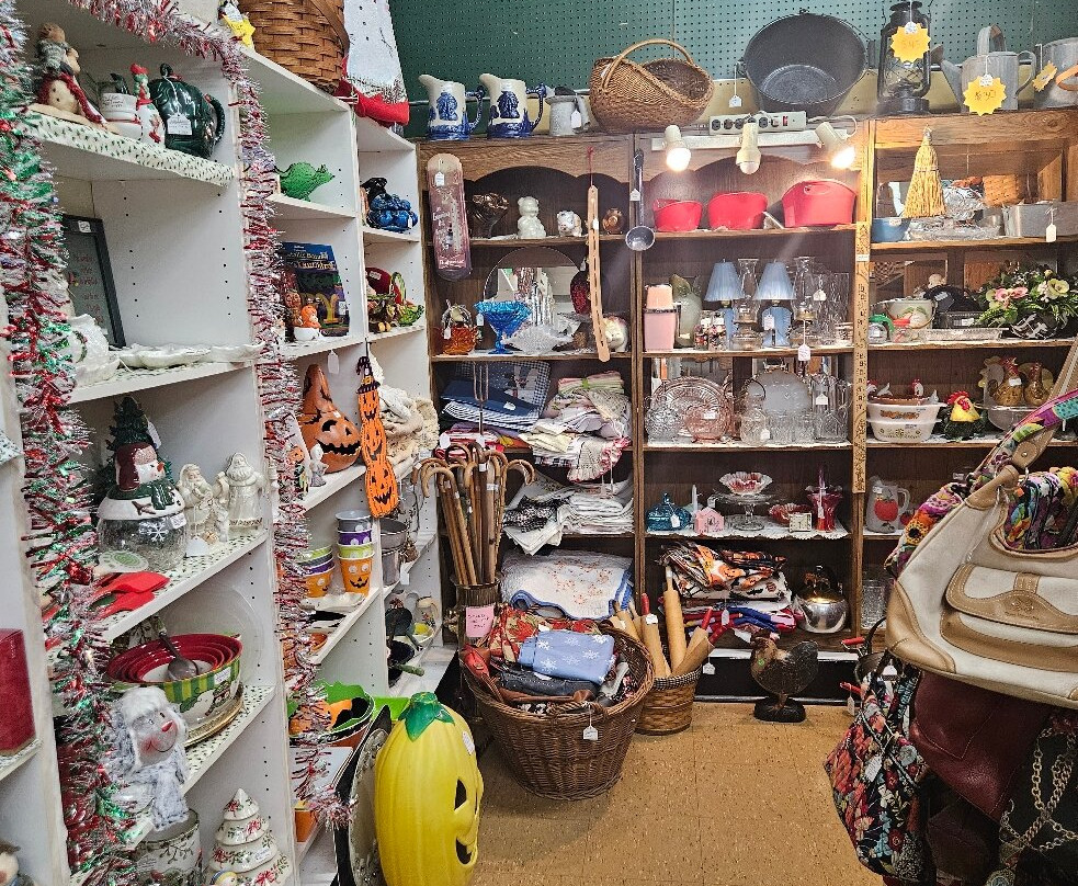 Yoder's Lamps Antiques & Collectibles-Arthur必去景点