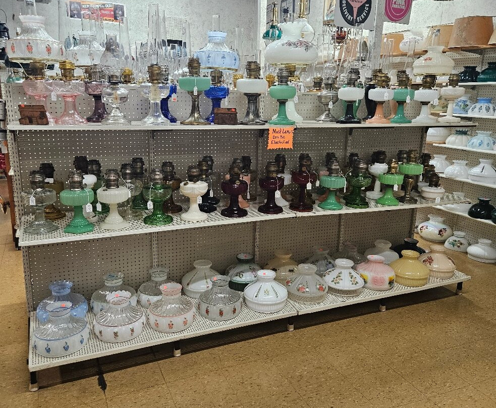 Yoder's Lamps Antiques & Collectibles-Arthur必去景点