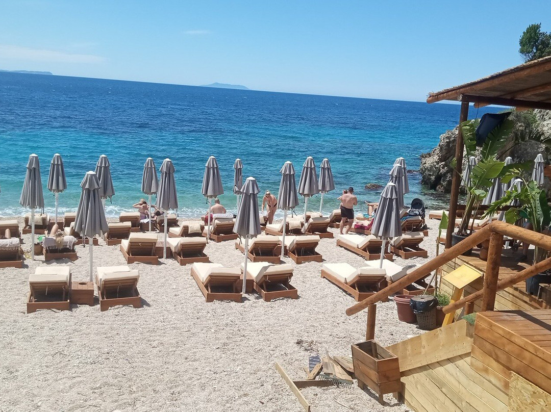 Livadhi Beach-Himare必去景点