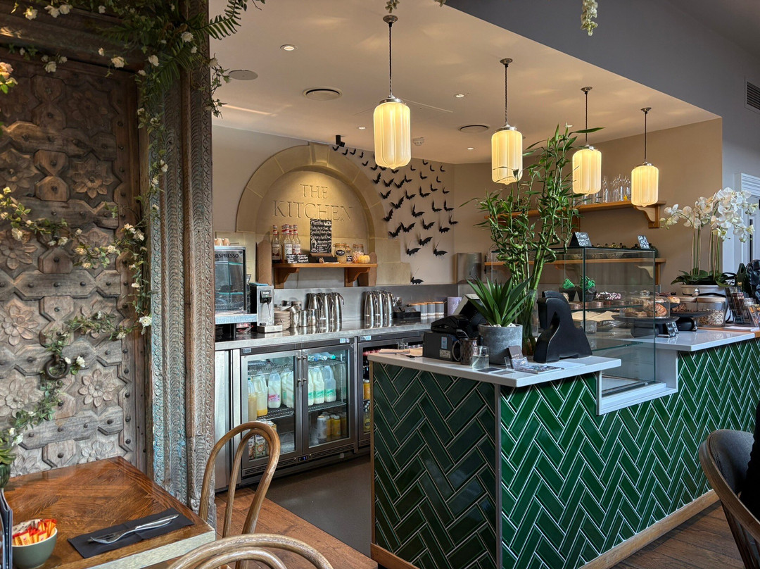 Manor House Lindley主图