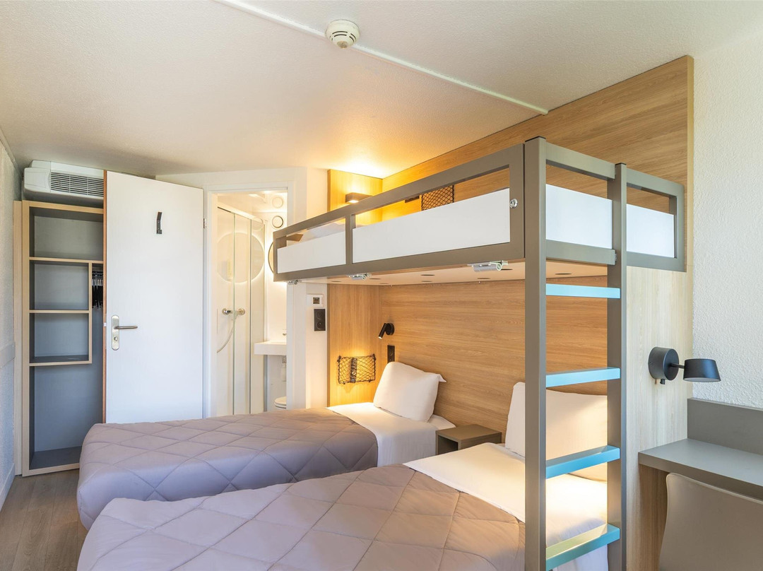 Première Classe Versailles - St Cyr l'Ecole