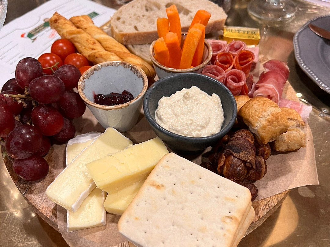 Bond Street Distillery-欣克利必去景点