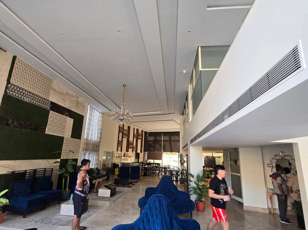 The Flora Grand主图