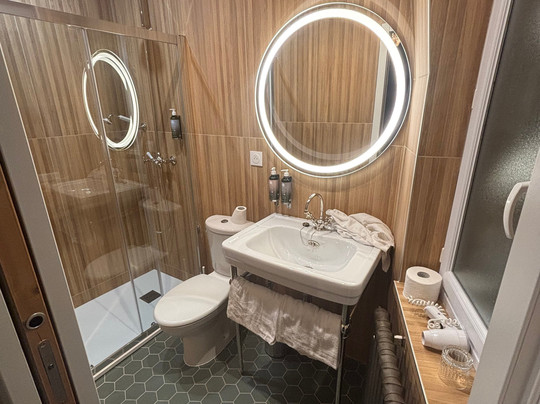 德安勒特酒店主图