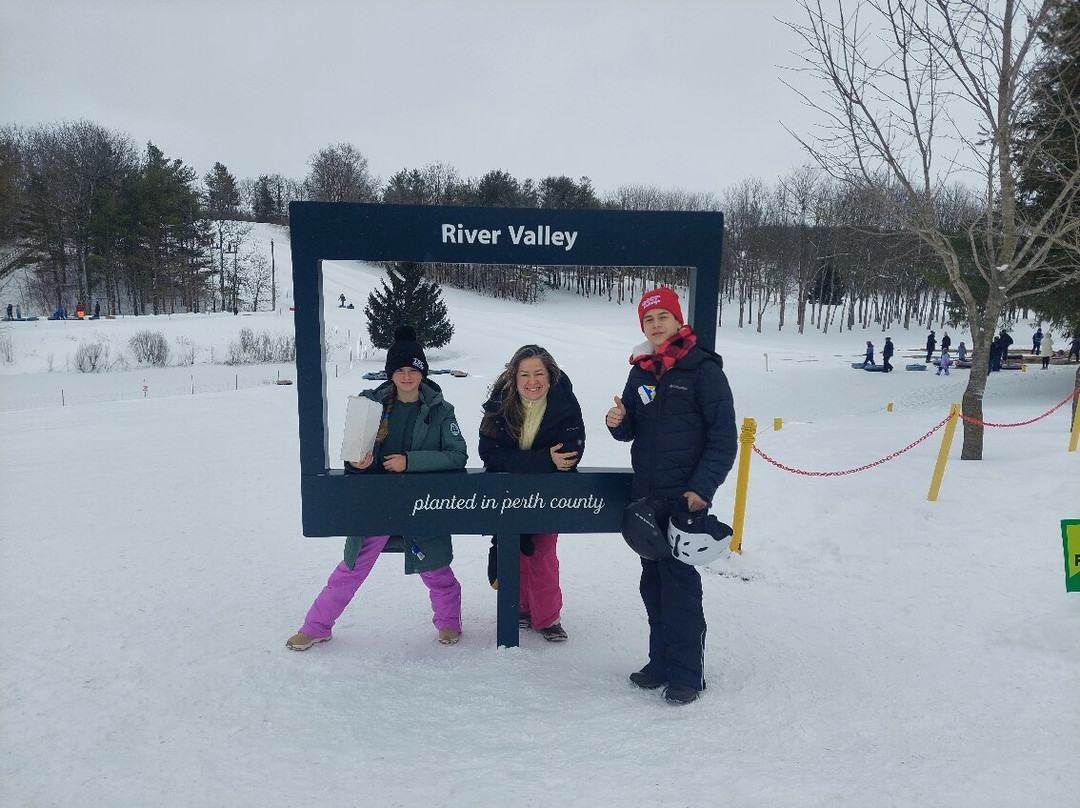 River Valley Winter Tube Slide-圣玛丽必去景点