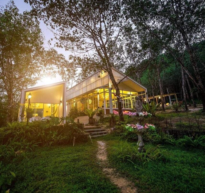 Uncle Wor's Garden Ranong Glamping