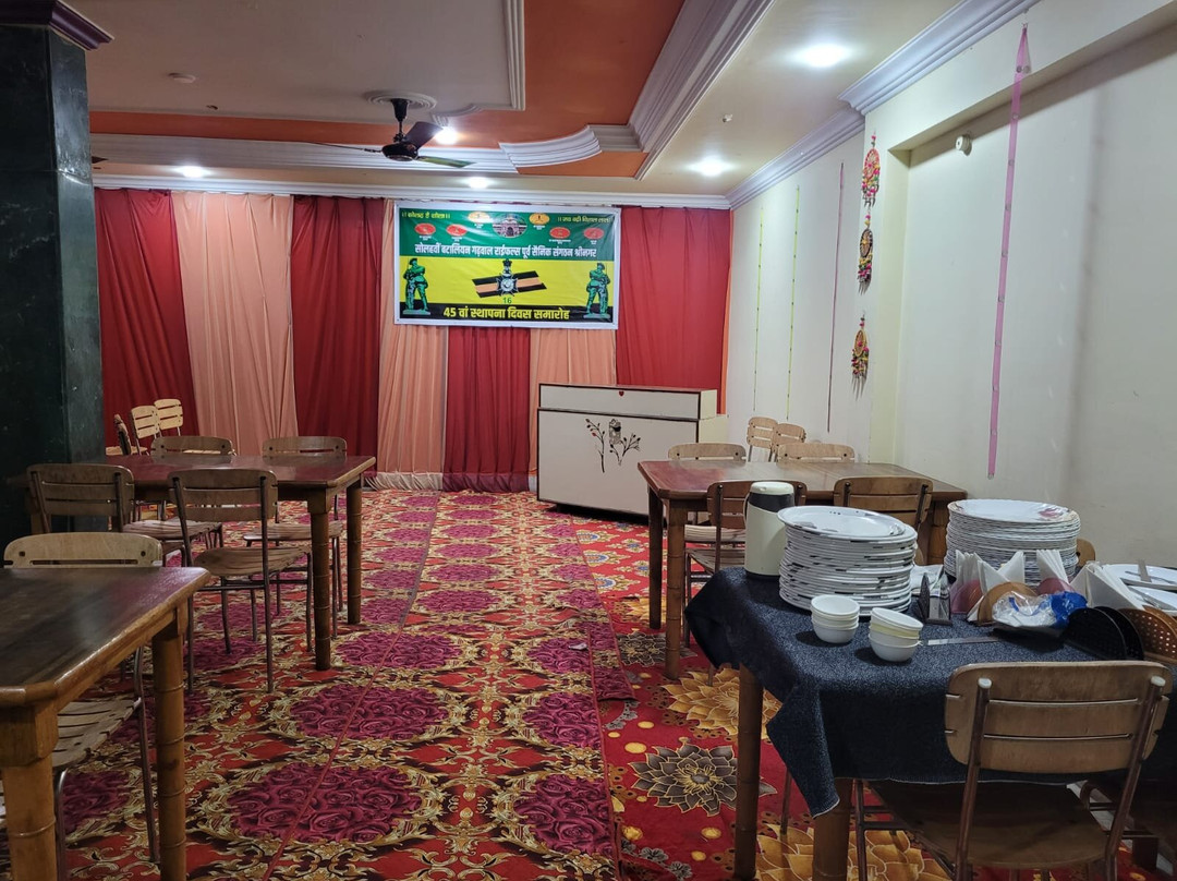 New Samrat Hotel & Restaurant